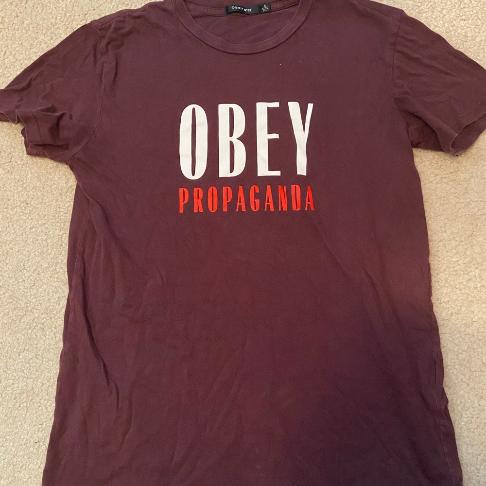 Obey maroon women’s shirt